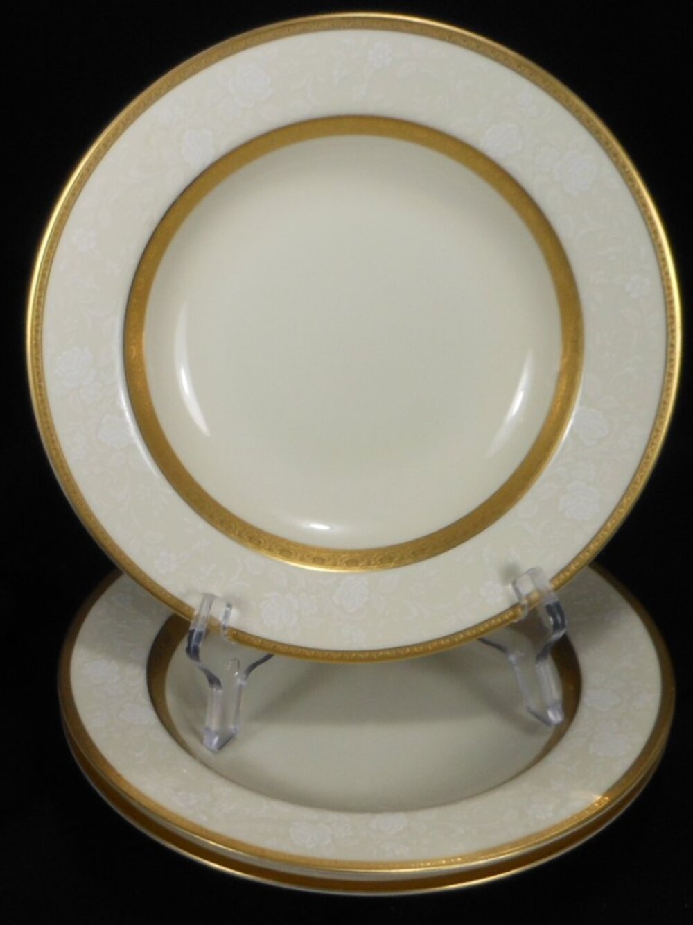 set of 3 elegant rimmed soup bowls. Mikasa L5531 Antique Lace